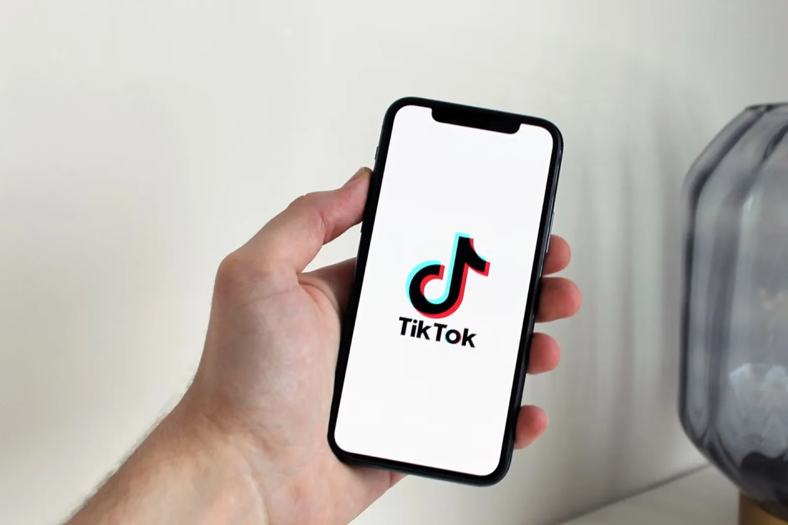 The TikTok algorithm in 2026: how businesses can get more views without ads